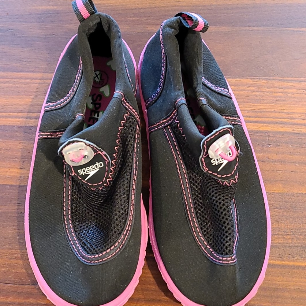Speedo swim shoes 🐠